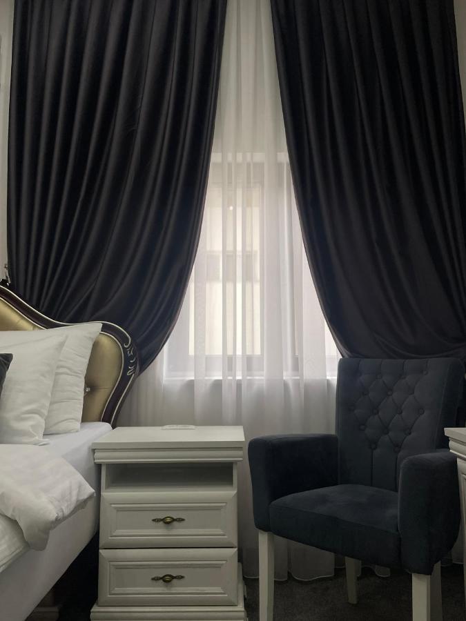 Hotel Palace Велика Кладуша Екстер'єр фото