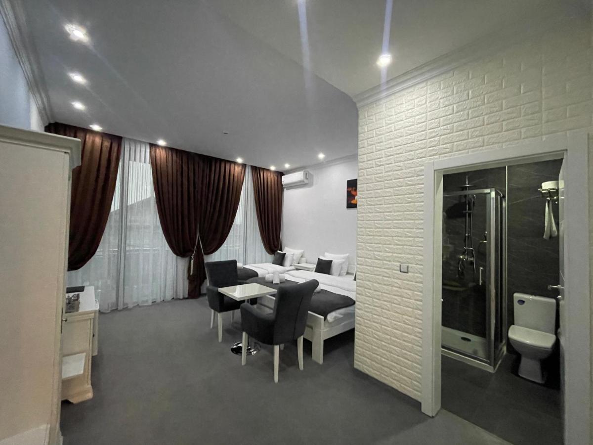 Hotel Palace Велика Кладуша Екстер'єр фото